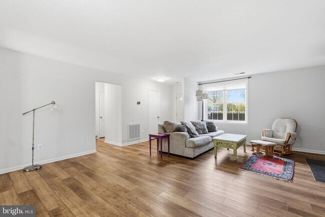 Foto del edificio - 6032 Old Landing Way