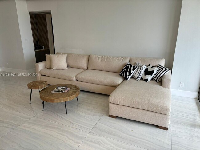 Foto del edificio - 19355 Turnberry Way