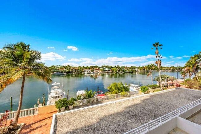 Foto del edificio - 5600 Collins Ave