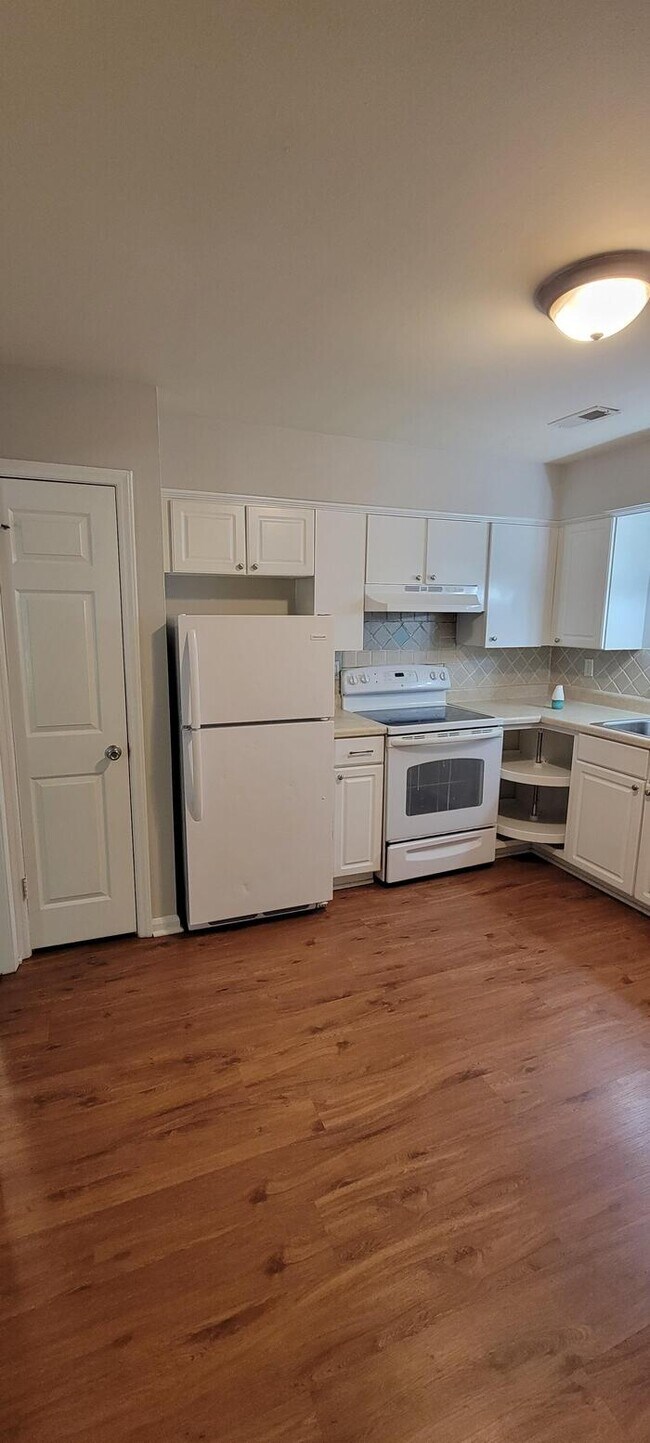 Foto del edificio - 4412 Valeview Ln