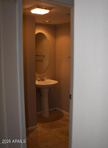 Building Photo - 3032 E Wahalla Ln