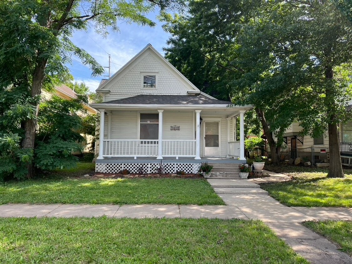 Primary Photo - Beautiful and unique home with covered fro...