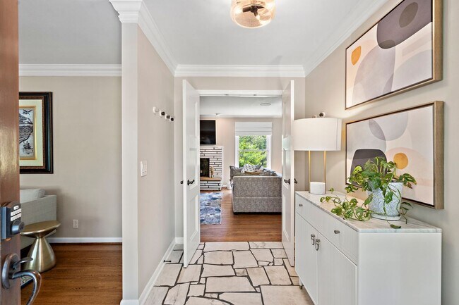 Foto del edificio - Spacious Hillwood Estate