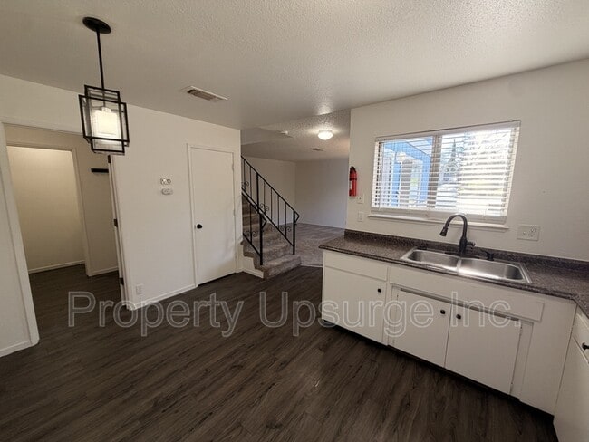 Foto del edificio - 1810 Laurel Ave