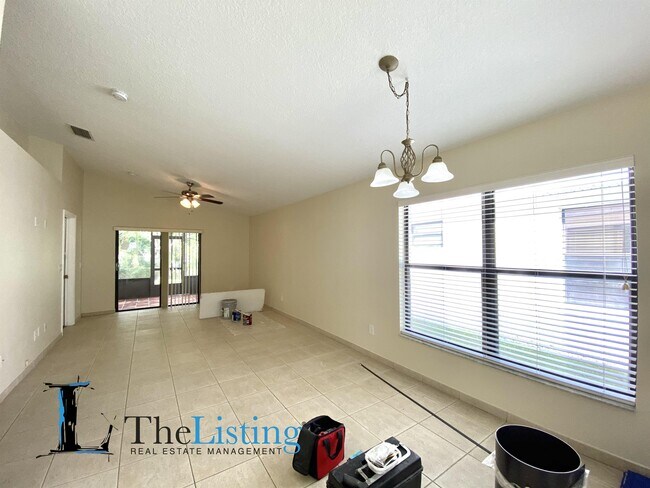 Building Photo - 518 Via Del Oro Dr