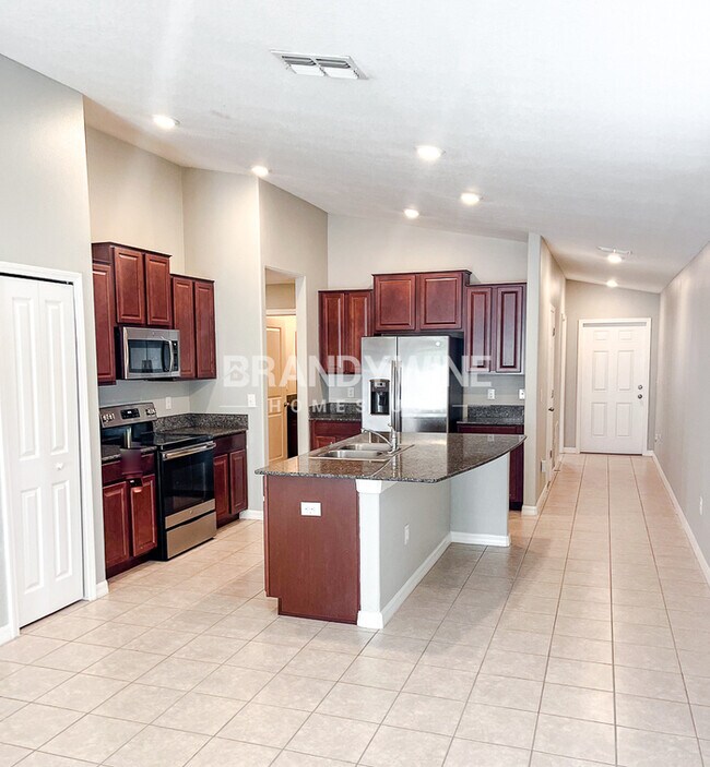 Building Photo - NEW LOWER RENTAL RATE LEASING SPECIAL: Rec...