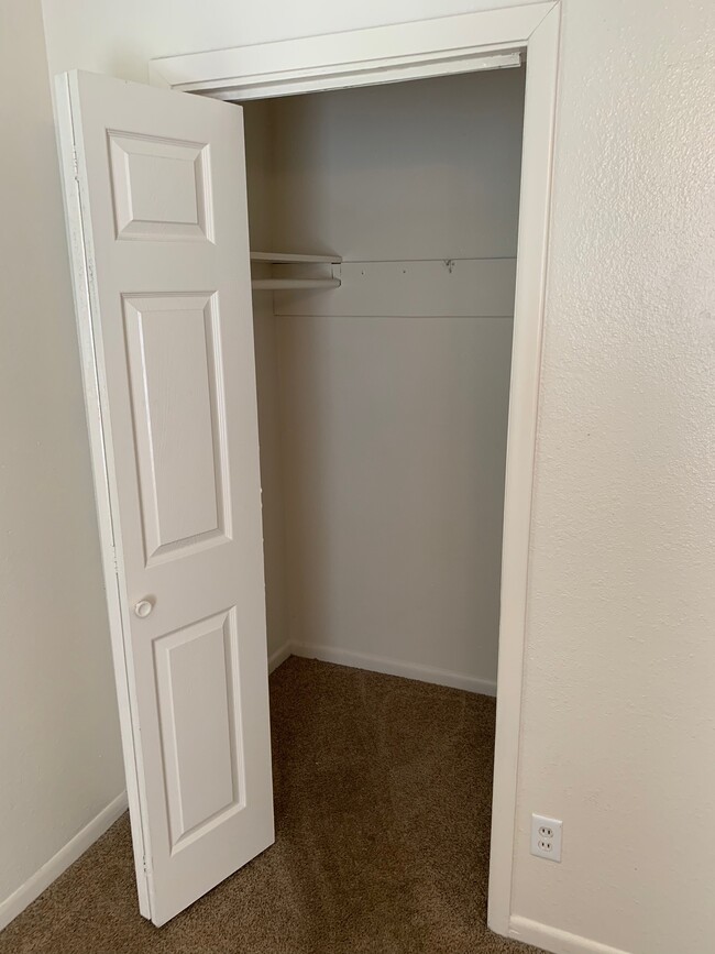 Foto del edificio - 529 Park Ln