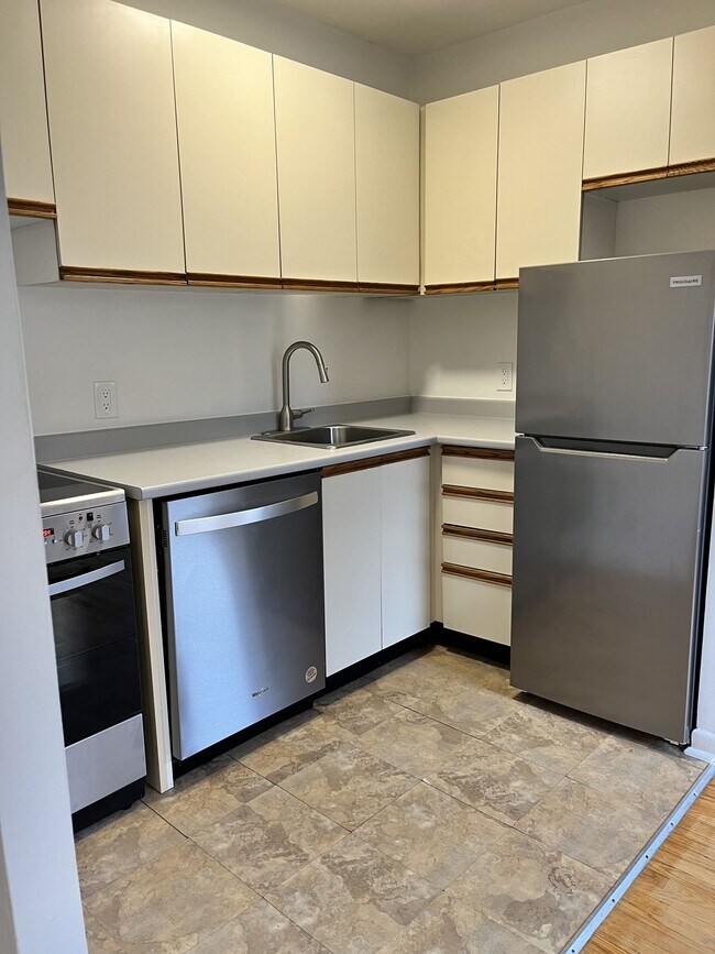 Building Photo - 110 Oriole Pkwy