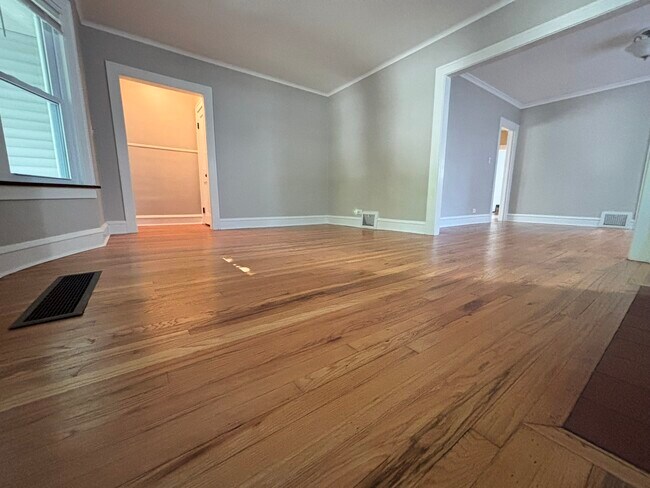 Foto del edificio - 1305 Hathaway Ave