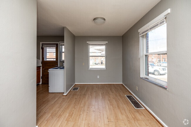 2BR, 1BA - 794SF - Dining Room - Eagle Point Townhomes