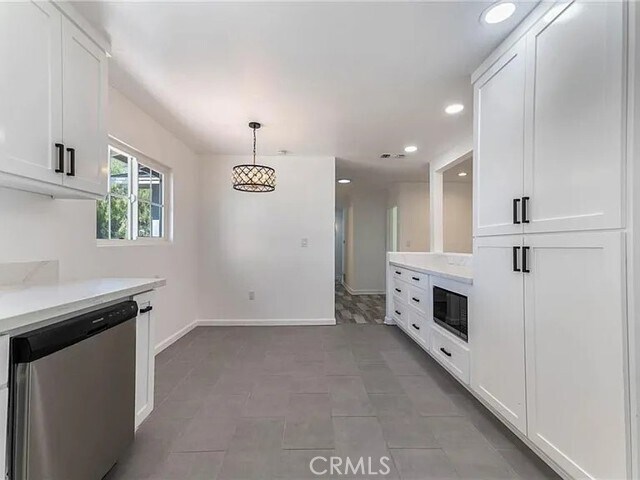 Foto del edificio - 636 E Avenida De Los Arboles