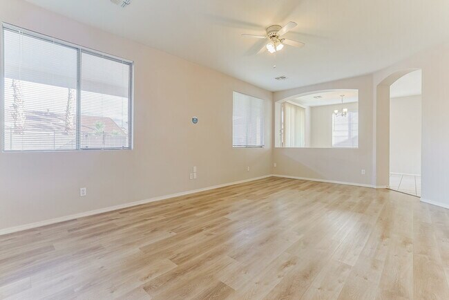 Building Photo - 514 W Redwood Dr