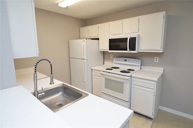 Building Photo - 10263 Gandy Blvd N