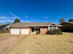 Building Photo - 709 Sunset Dr