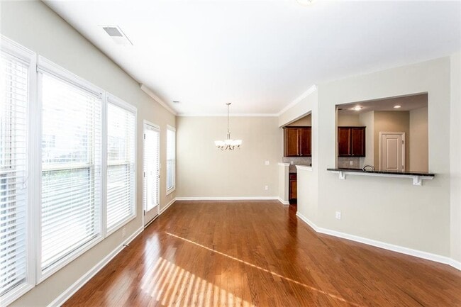 Building Photo - 2105 Greencrest Cir