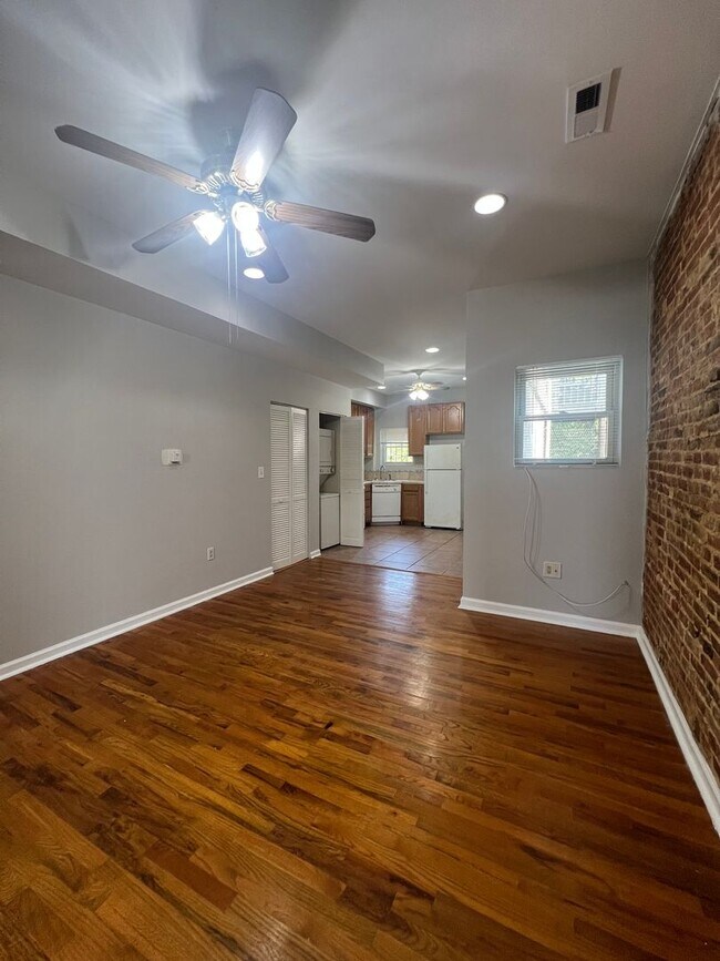 Foto del edificio - 1408 W Franklin St
