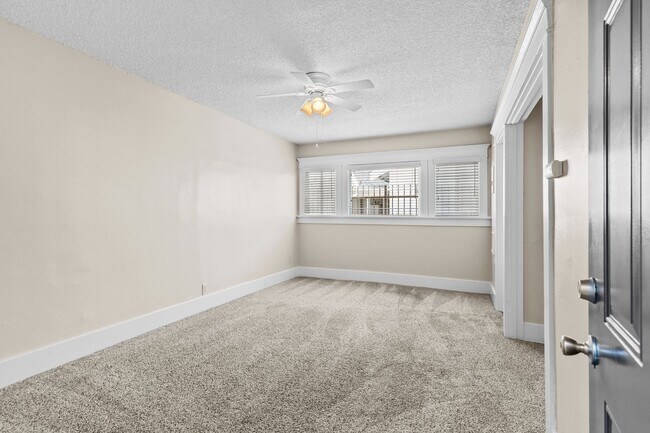 Building Photo - 1460 Gaviota Avenue