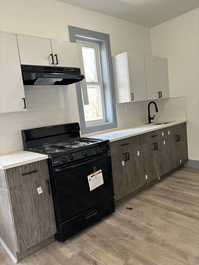 Unit 2 - 89 Goodwin Ave