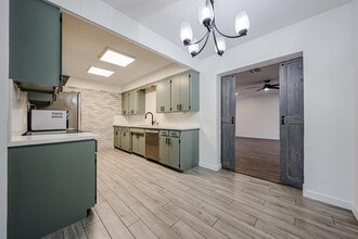 Building Photo - 2816 N 33rd Pl