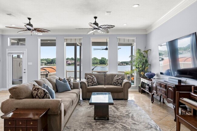 Foto del edificio - 1208 Lake View Dr