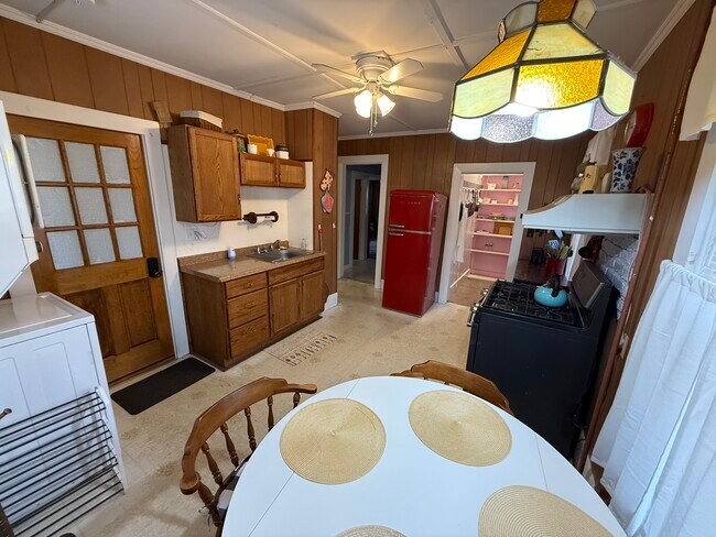 Foto del edificio - 352-354 W Main St