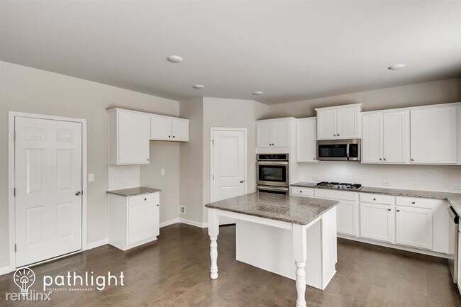 Foto del edificio - 5 br, 3 bath House - 2937 Cove View Ct SE ...