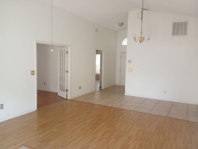 Foto del edificio - 8607 Rosa Vista Ave