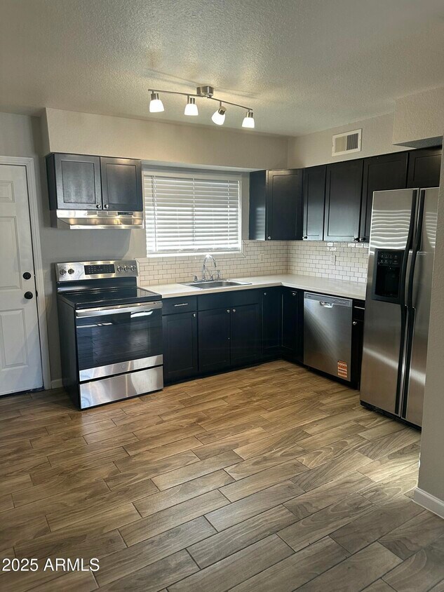 Foto principal - 1222 E Harry St