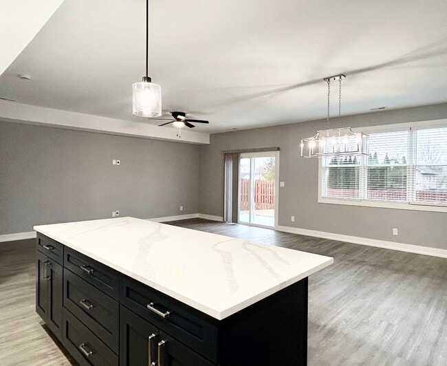 Building Photo - 1412 8th St