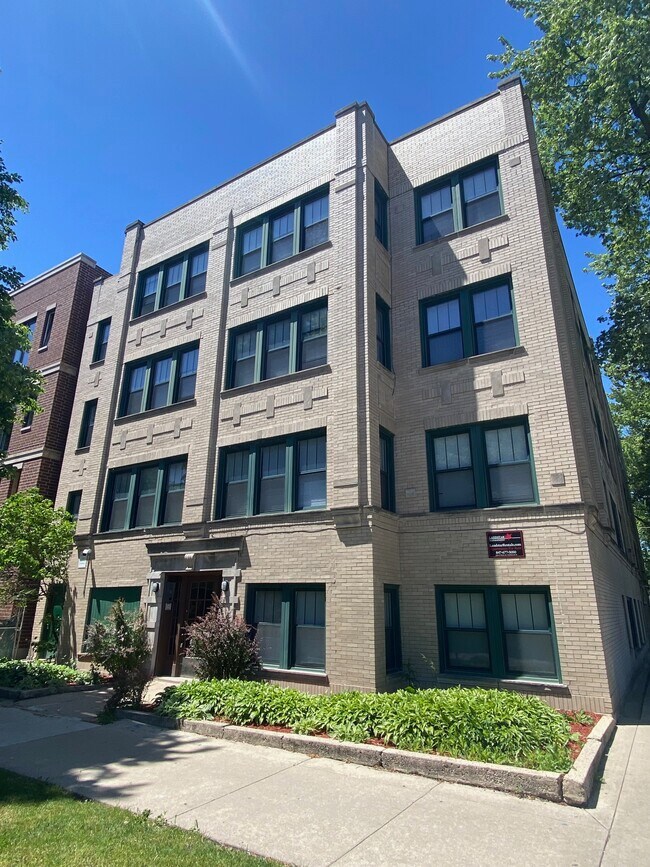 Building Photo - 3222 N Karlov Ave