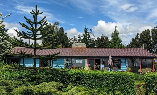 Building Photo - 3805 Marine Way