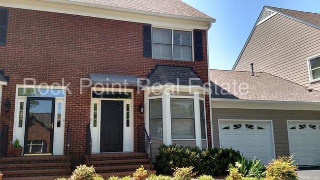 Building Photo - Spectacular Town Home Condo on North Shore