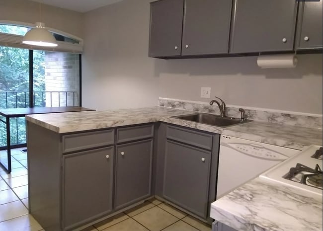 Foto del edificio - 7952 Inverness Ridge Rd