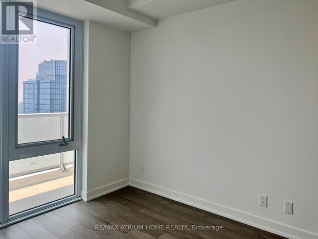 Photo du bâtiment - 88 Queen St E