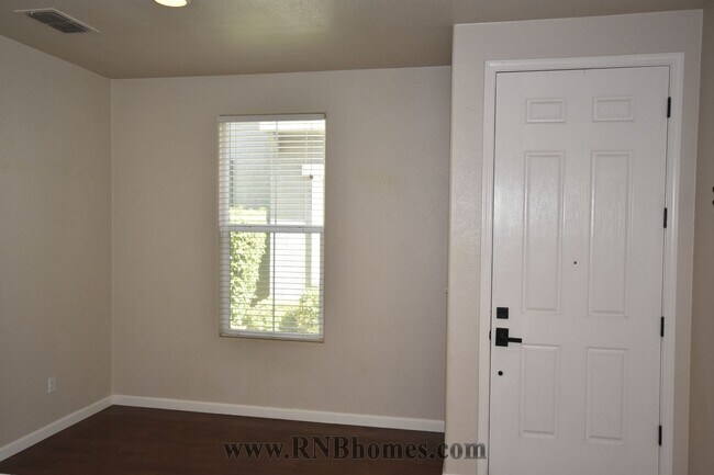 Foto del edificio - 268 Phoenix Cir