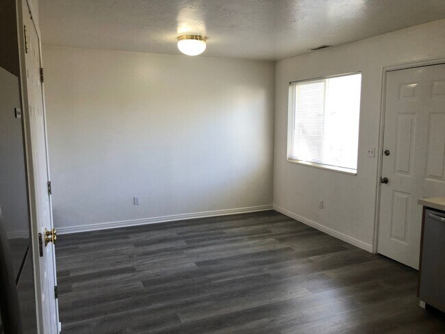 Foto del edificio - Cute Provo 3 bed 2.5 bath Townhome
