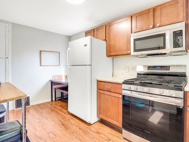 Building Photo - Updated & Pet Friendly 3-Bedroom Home