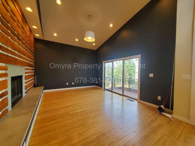 Foto del edificio - Luxurious 4 bedroom house in Atlanta!