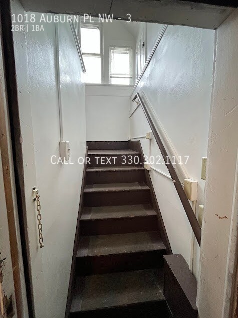 Foto del edificio - Two bedroom one bathroom second level apar...