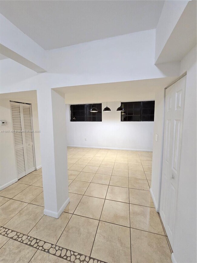 Foto del edificio - 120 NW 43rd Pl