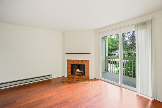 Building Photo - 9494 Redmond - Woodinville Rd NE
