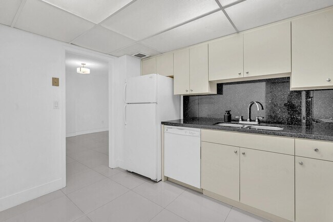 Foto del edificio - 400 Kings Point Dr