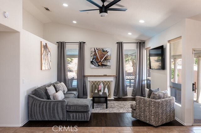 Foto del edificio - 9574 Vía Real