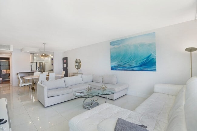 Building Photo - 3901 S Ocean Dr