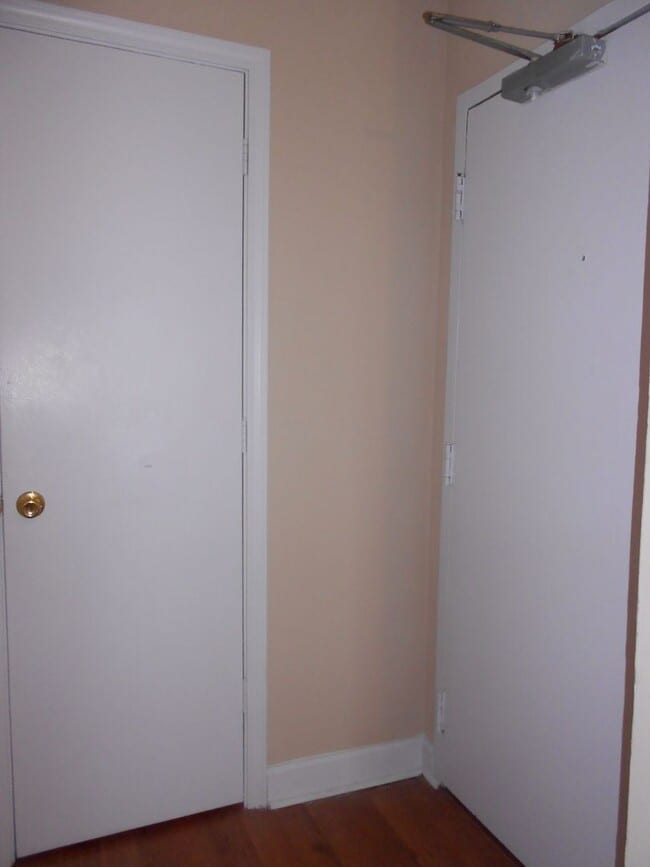 Building Photo - Cozy 2 Bedroom Apartment - Walk to UGA Cam...