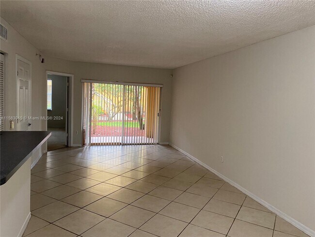 Foto del edificio - 150 NW 96th Ave