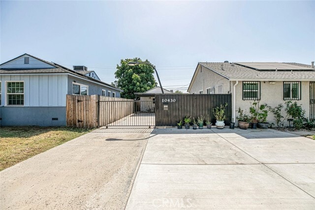Building Photo - 10432 Langdon Ave