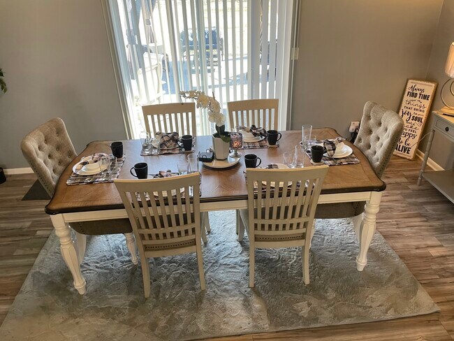 Foto del edificio - 5696 Falkirk Rd