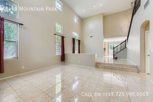 Building Photo - 3440 Mountain Park St