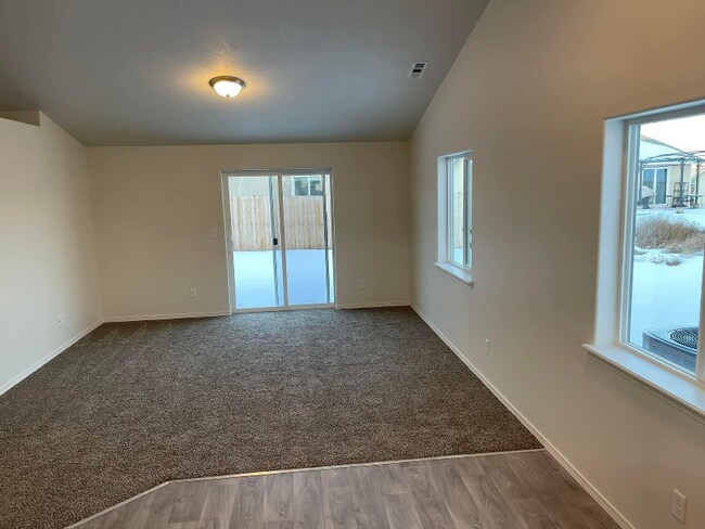 Building Photo - 1328 W Javelin St